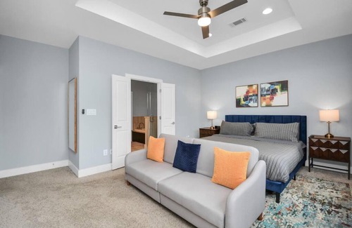 Greater Third Ward House | Skyline Views - Sleeps 10 Home Near Downtown