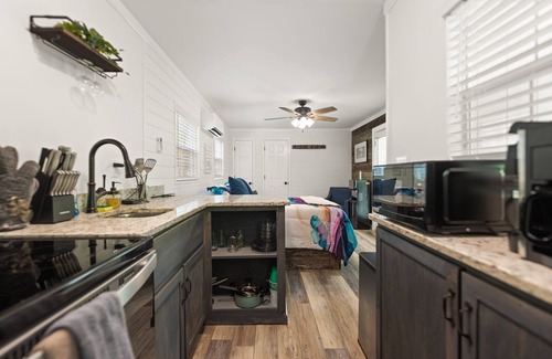 Stanton Cabin | Skyridge Woodland Cabin @ tranquil High Rock - Wi-Fi, Hot tub, Pet friendly