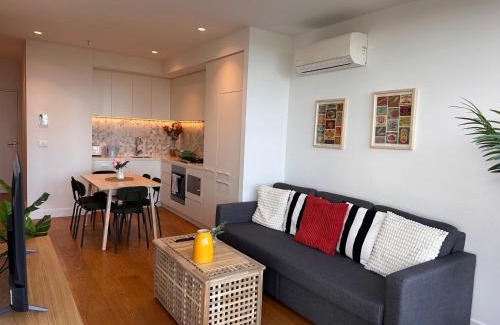 Box Hill Apartment | Skyview Retreat Whitehorse Tower