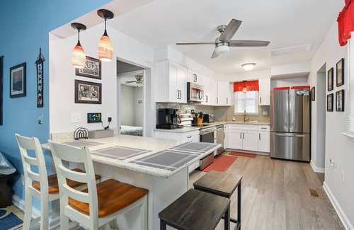 Piney Island House | Slack Tide is a wonderful 3 Bedroom/2 Bath Pet-Friendly Vacation Home on Chincot