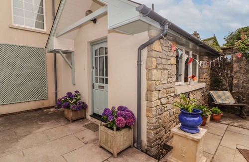 Southerndown Cottage | SLADE COTTAGE, pet friendly, with a garden in St Brides Major