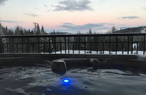 Rossland Condo | Slalom Creek At RED Mountain; Ski In/Ski Out