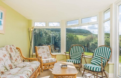 Lahinch House | Slaveen - 1km from Lahinch Beach, Stunning views of Lahinch - Walk to the Beach