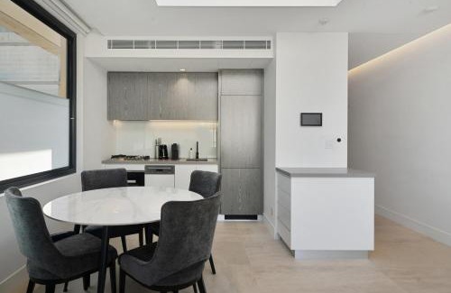 Coogee Apartment | Sleek 1BR Apartment with Skylight near Coogee Beach