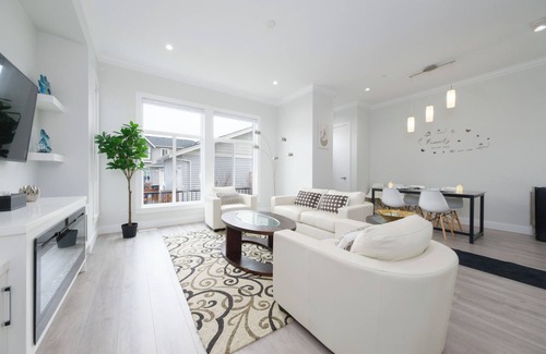 Willoughby House | Sleek 4BR Near Langley Events Centre & EV charger