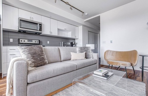 Wilburton Apartment | Sleek Bellevue 1BR w/BBQ, Gym, W/D, near Spring District, by Blueground