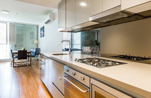 Chinatown Apartment | Sleek Chinatown Pad in the Heart of the CBD