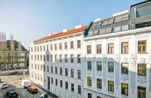 Grinzing Apartment | Sleek Döbling 1BR w/Elevator, near Spittelau & U6, by Blueground