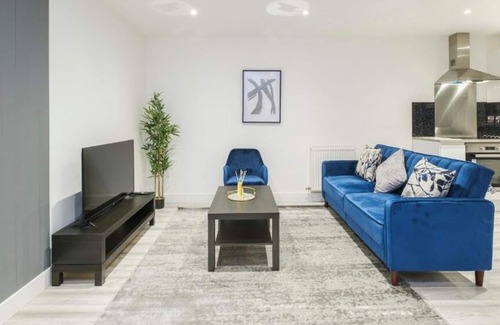 Southend-on-Sea Apartment | Sleek & Elegant 1BR City Centre Nr High St & Southend Beach by Luxiety Stays