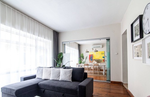 Asmali Mescit Apartment | Sleek Flat within Walking Distance to Pera Museum