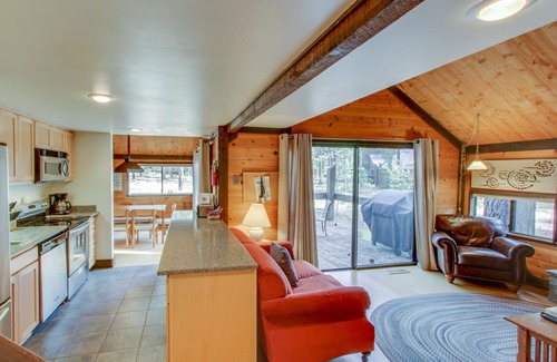 Overlook Park House | Sleek home w/private hot tub & SHARC access - dog-friendly