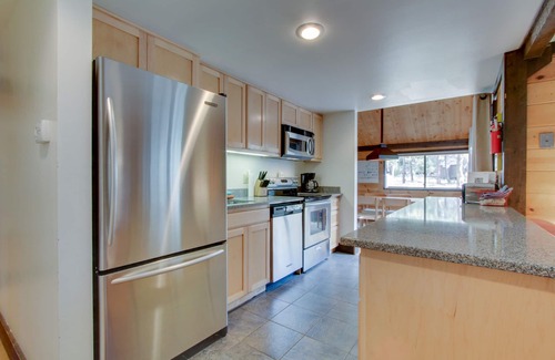 Overlook Park House | Sleek home w/private hot tub & SHARC access - dog-friendly