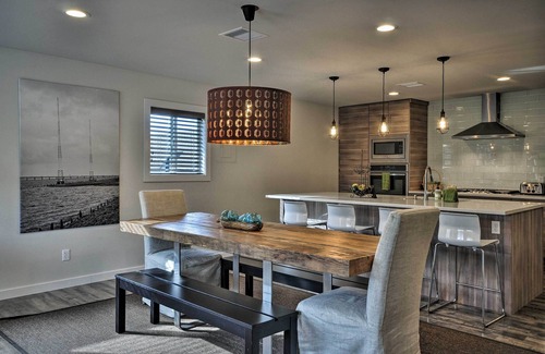 Astoria Condo | Sleek Riverfront Condo on Pier in Downtown Astoria