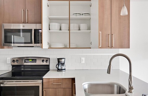 Cascade Apartment | Sleek SLU 1BR w/Gym & Parking, walk to Space Needle, by Blueground