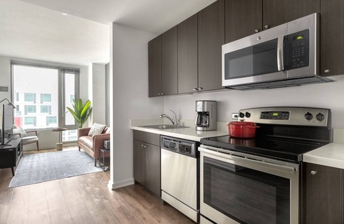 Downtown San Francisco Apartment | Sleek SoMa 1BR w/Gym, Roofdeck, W/D, nr. Muni & BART, by Blueground