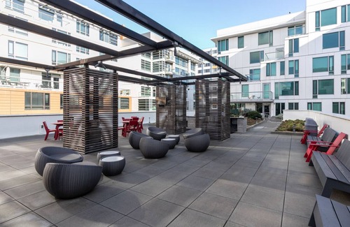Downtown San Francisco Apartment | Sleek SoMa 1BR w/Gym, Roofdeck, W/D, nr. Muni & BART, by Blueground