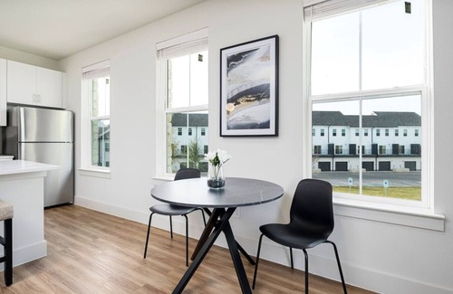 Pflugerville Apartment | Sleek & Stylish Apartment in Prime Location