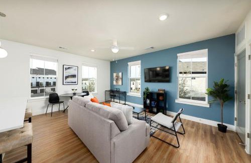 Pflugerville Apartment | Sleek Stylish Apartment in Prime Location