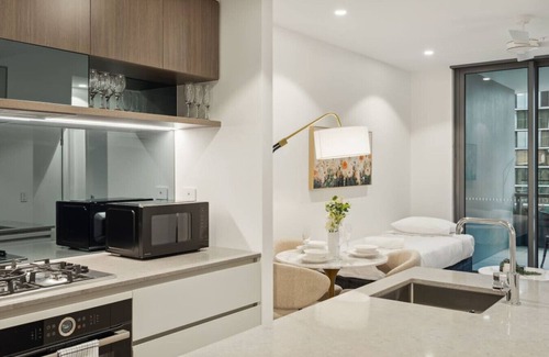 Brisbane Central Business District Apartment | Sleep 4 | Balcony Gym Pool | Connect to Casino