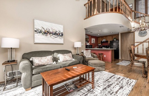 The Galena Territory Villa | Sleep 4 in cozy 2-bedroom, 2-bath townhouse