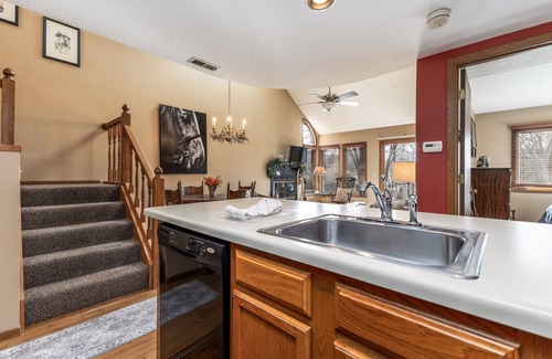 The Galena Territory Villa | Sleep 4 in cozy 2-bedroom, 2-bath townhouse