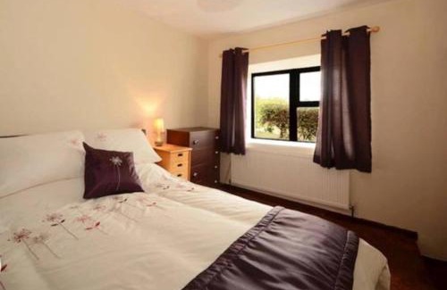 Ardara House | Sleep 6 Cottage -PetsOK SelfCheck-In FreeParking