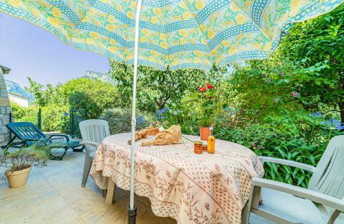 Le Bar-sur-Loup Apartment | Sleep 8 flat near cannes and grasse french riviera
