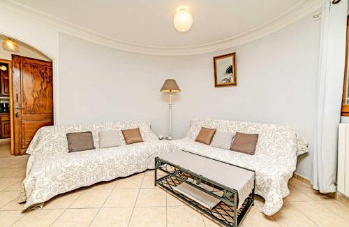 Le Bar-sur-Loup Apartment | Sleep 8 flat near cannes and grasse french riviera
