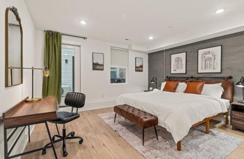 Old City Apartment | SLEEP 8 Outdoor Patio-Old City- 2 NEW Townhouses
