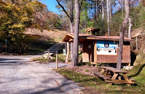 Clyde Cabin | π Sleep in a caboose on a bison ranch: Seaboard Coast Line #0843