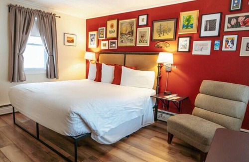 Woodstock Hotel | Sleep Woodstock - Dog Friendly King Suite