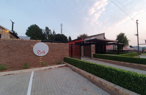 Dullstroom Apartment | Sleepat84