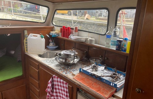Diemen Boat Rental | Sleeping on a motor Yacht