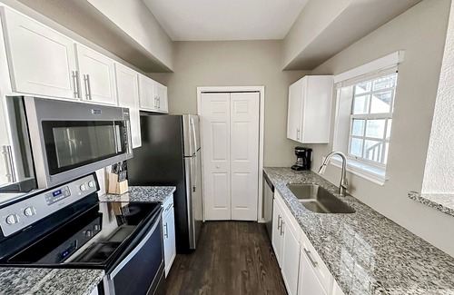 South Side Apartment | Sleepover : Attractive 1BD/1BA + Gym - Corpus Christi