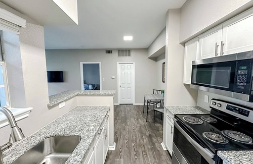 South Side Apartment | Sleepover : Attractive 1BD/1BA + Gym - Corpus Christi