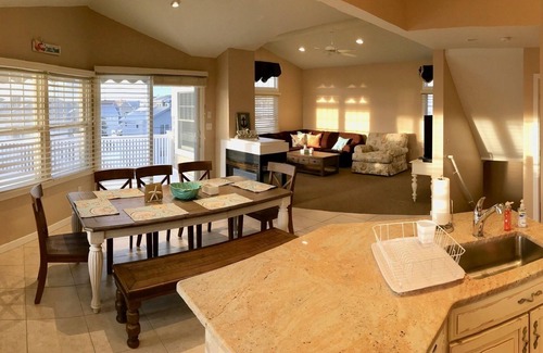 Beach Haven Terrace House | Sleeps 10 - 4 Bed, 3 Bath on Beach Block, Outdoor Kitchen & Entertainment Area