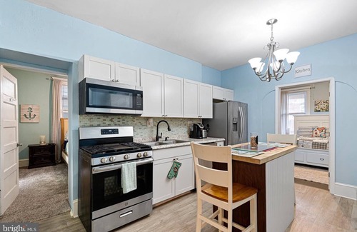 Wilmington House | Sleeps 10, 5 BR 2BA, 5 beds 1King + 4Queen, perfect for long stays