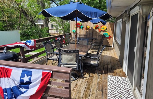 Delavan Lake House | Sleeps 10, Cabin in Delavan Lake. Pets Welcome. 3 BRM. Family orientated setting