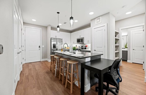 Fort Worth Apartment | Sleeps 10 w/King Bed+Gym+Free Parking+Stockyards