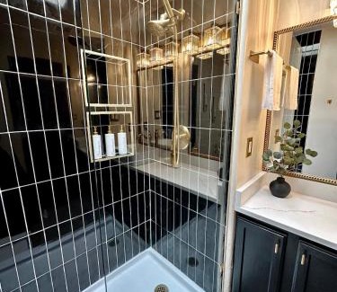 S Y Jackson House | Sleeps 11 Mountain Views Fully Renovated