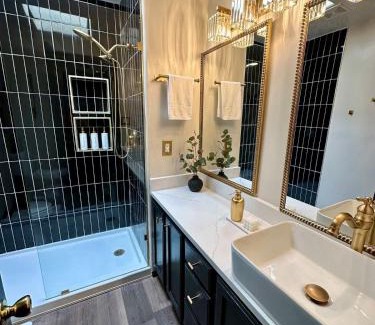 S Y Jackson House | Sleeps 11 Mountain Views Fully Renovated