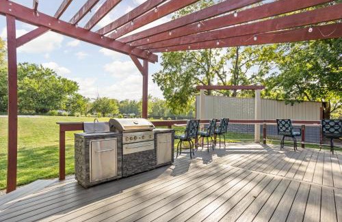 Westfield House | Sleeps 12, Indoor and Outdoor Theaters, Batting Cage, & Games!