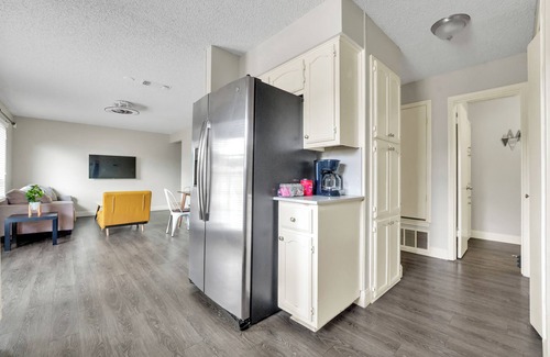 West Arlington House | Sleeps 16 Budget-Friendly Spacious Haven