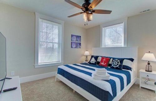 Vermilion House | Sleeps 16 Large Groups 2 Full Homes In Vermilion