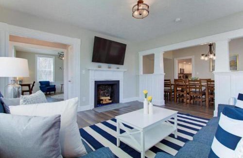 Vermilion House | Sleeps 16 Large Groups 2 Full Homes In Vermilion