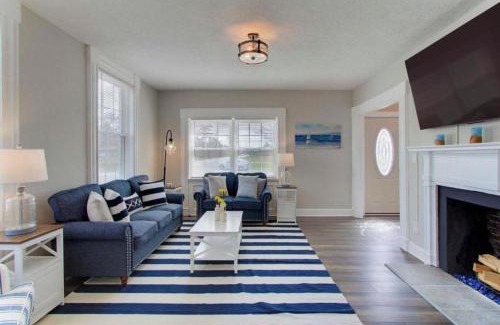 Vermilion House | Sleeps 16 Large Groups 2 Full Homes In Vermilion
