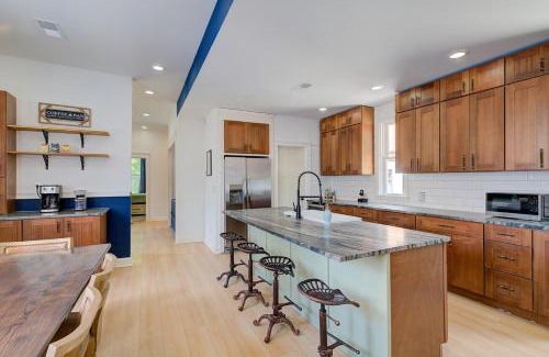 Brewers Hill House | Sleeps 16 Near Fiserv Hot Tub Arcade Theater