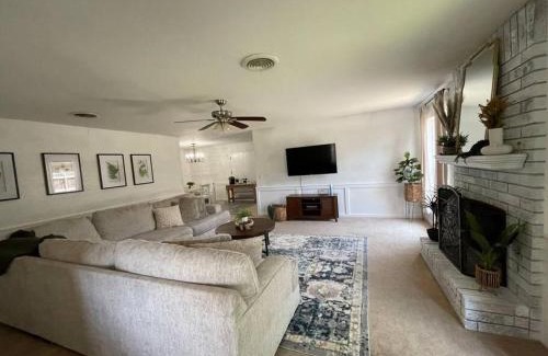 Amarillo House | Sleeps 20 6 BR Duplex near PD Canyon Dinning