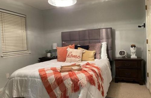 Amarillo House | Sleeps 20 6 BR Duplex near PD Canyon Dinning