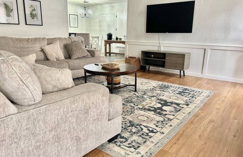 Amarillo House | Sleeps 20 | 6 BR | Duplex near PD Canyon Dinning